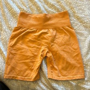 NVGTN Sunset orange seamless shorts w/ butt scrunch. Size medium